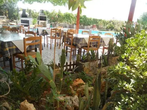 Eva Ivoni apartments