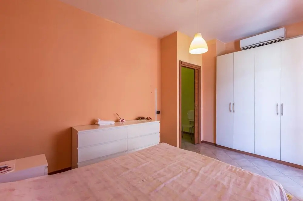 Dossetti in Bologna with 1 bedrooms and 1 bathrooms