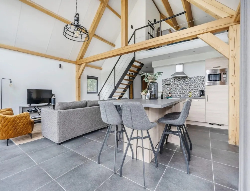 Modern Lodge Stay With Pond View