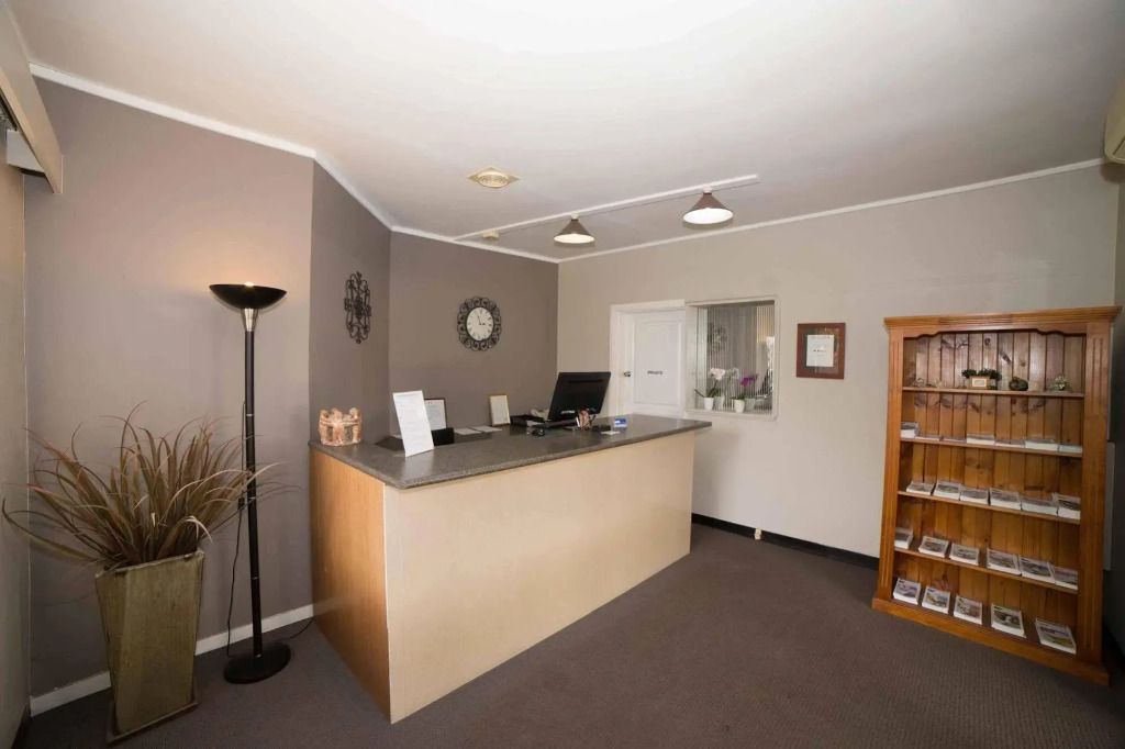 Country Gardens Motel
