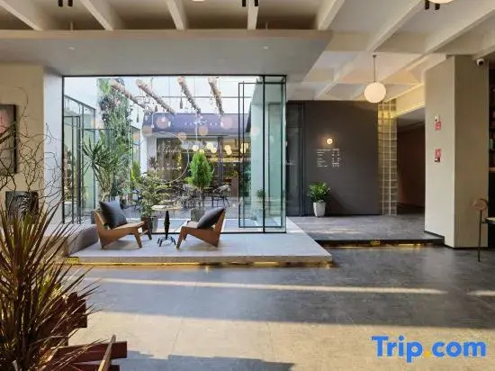 Tiwoli Terrace Hotel (University City Exhibition Center)