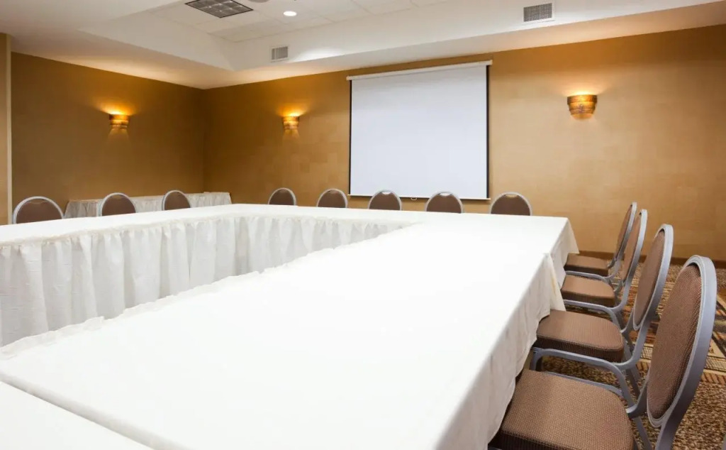 Holiday Inn & Suites Green Bay Stadium by IHG