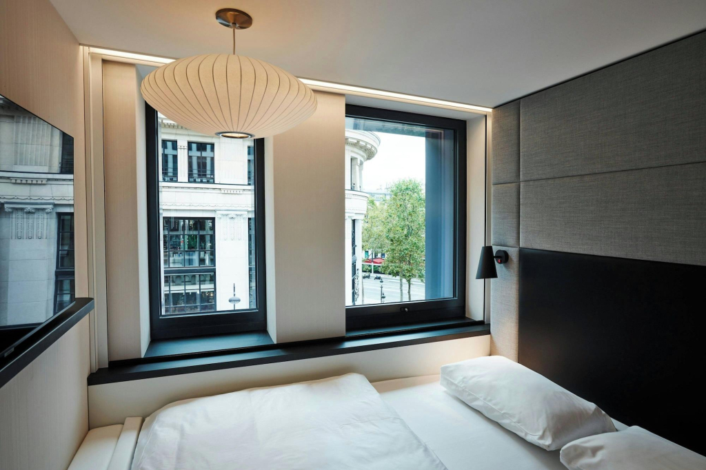Отель citizenM Paris Champs-Élysées