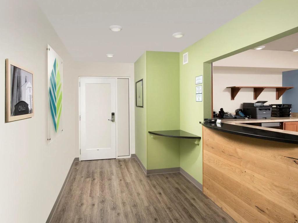 Extended Stay America Select Suites - Cleveland - Airport