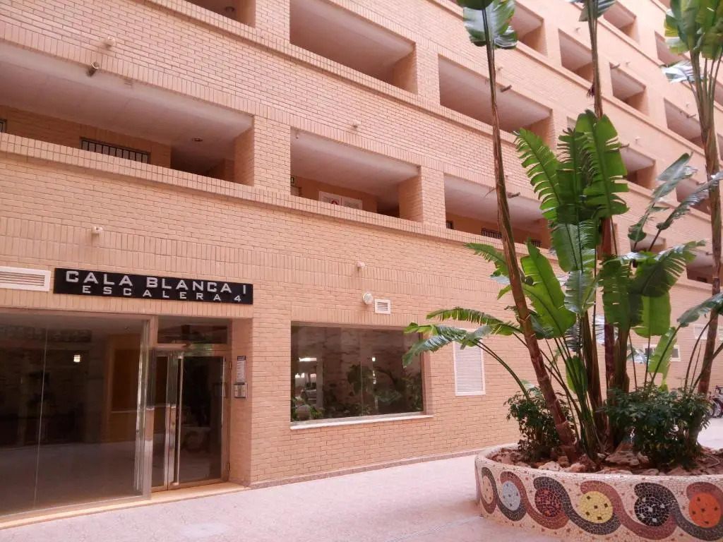 Apartamento 1ª Línea de mar en Marina d'Or con césped y playa [Familiar]