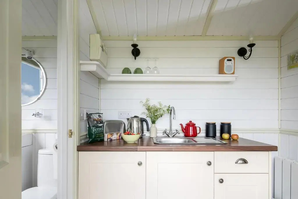 Romantic Shepherds Hut, Kenilworth