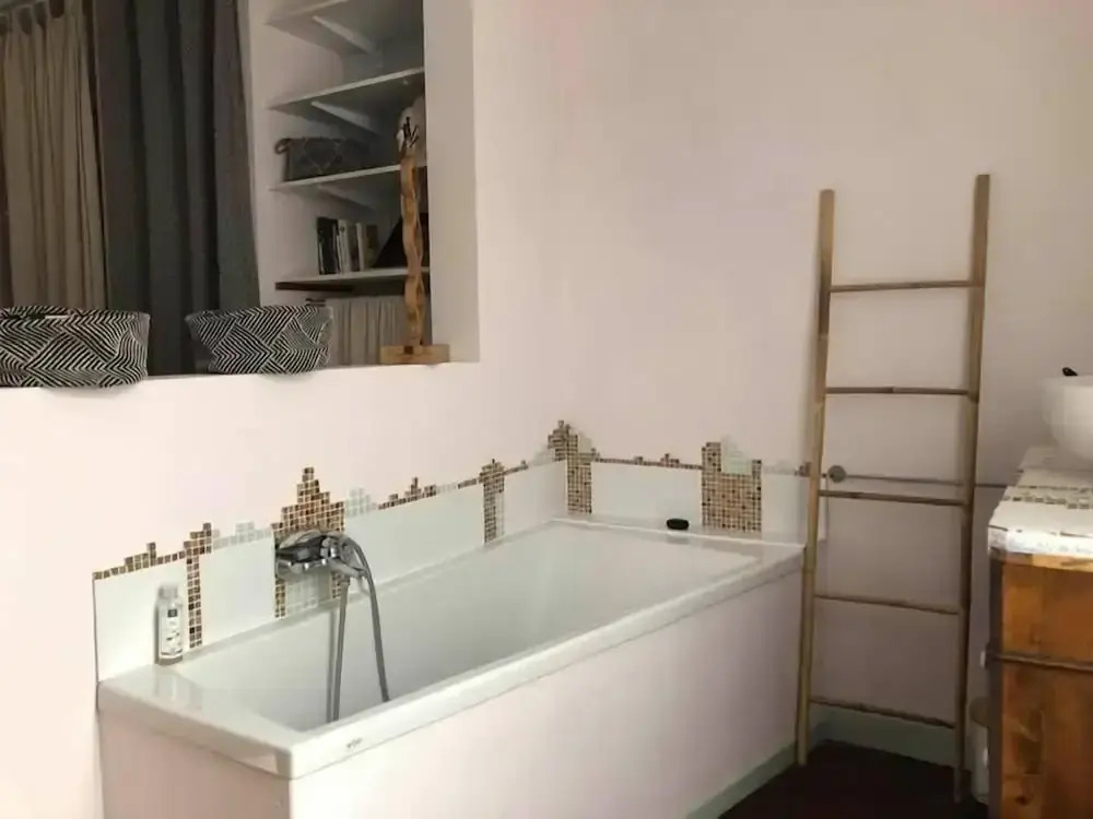 Chambre de la galerie du port "Douce France"