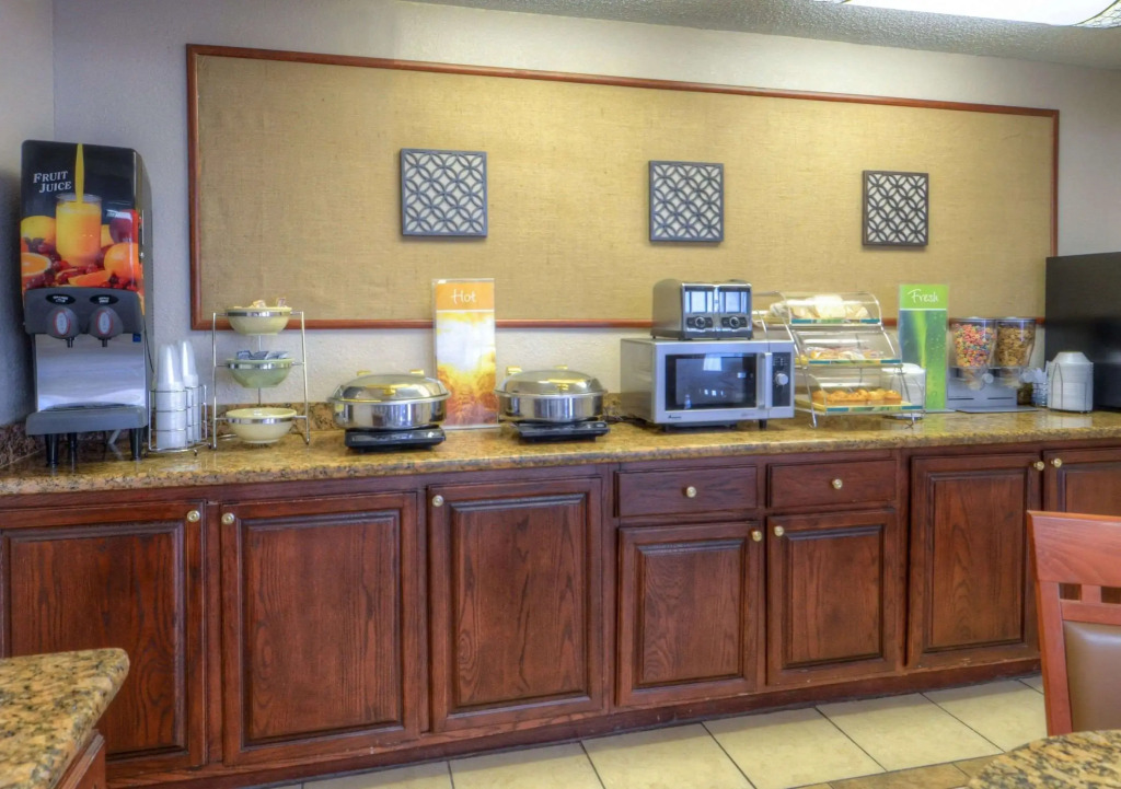 Quality Inn Plainview