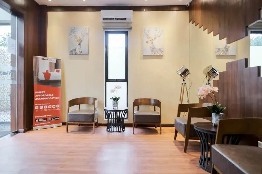 RedDoorz near RS Royal Prima Medan 2