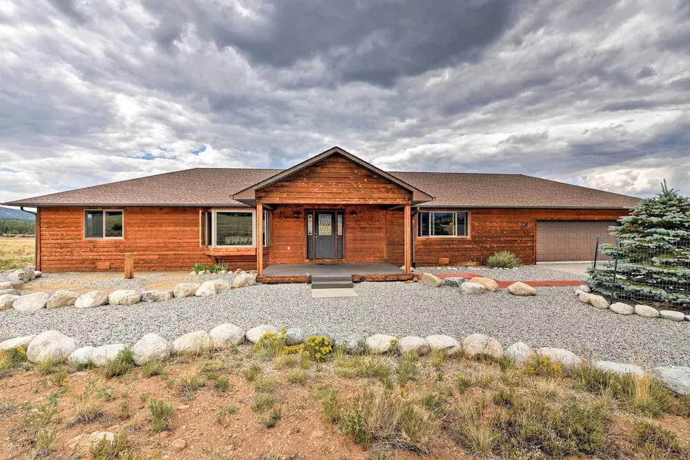 Buena Vista Retreat: 7 Acres & Panoramic Views