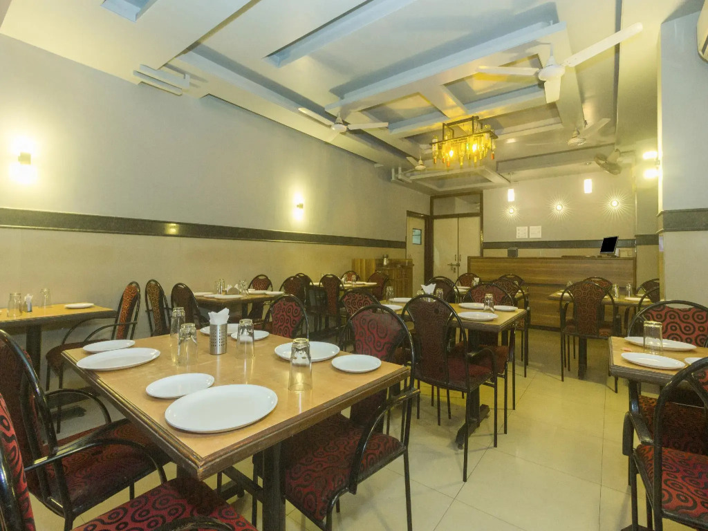 OYO Flagship 18893 Hotel Shweta