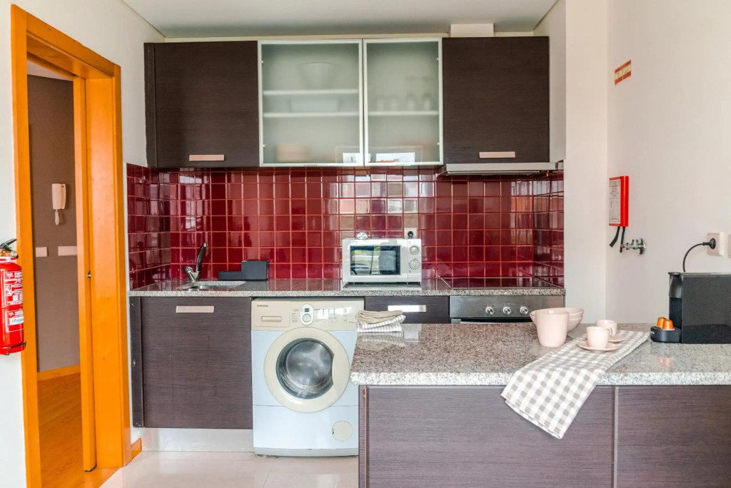 Sunny Studio in the heart of Lapa - 5min walk to Metro!