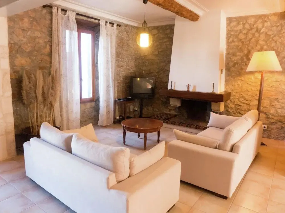 Holiday Home in Montbrun-des-Corbieres with Pool