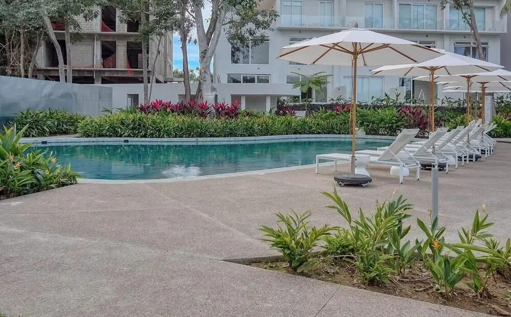 Luxury 2 BR Condo Near Beaches - Pools - Gym