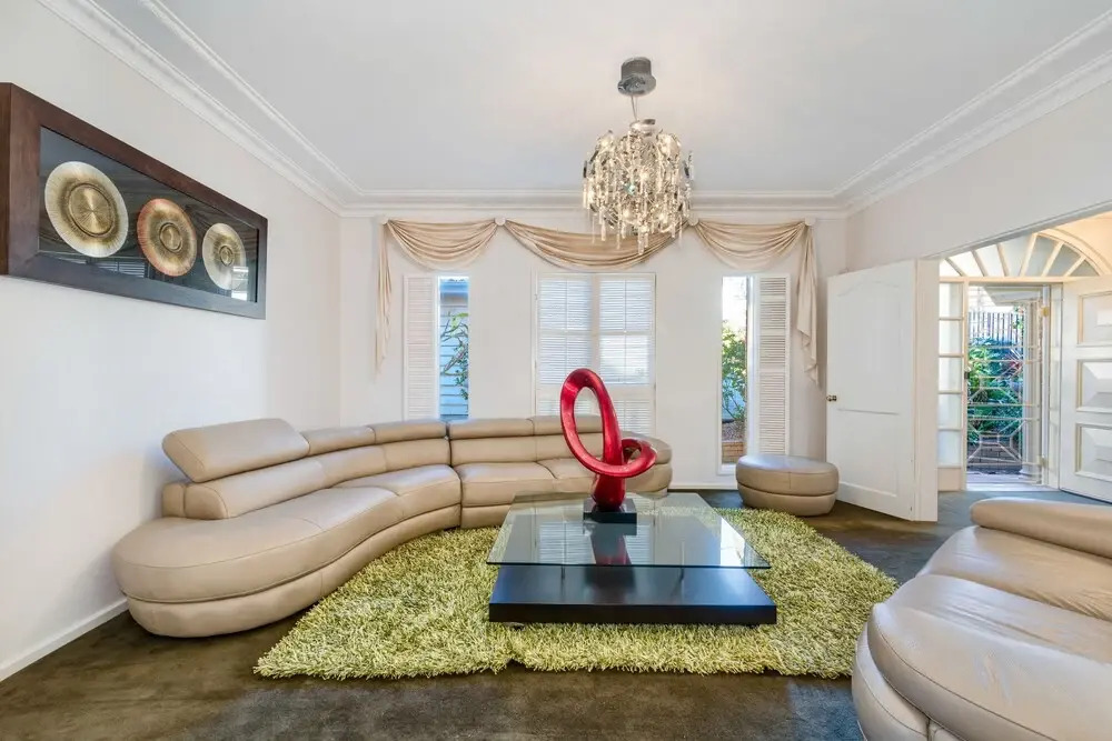 Spacious 4 Bedroom House The Hill