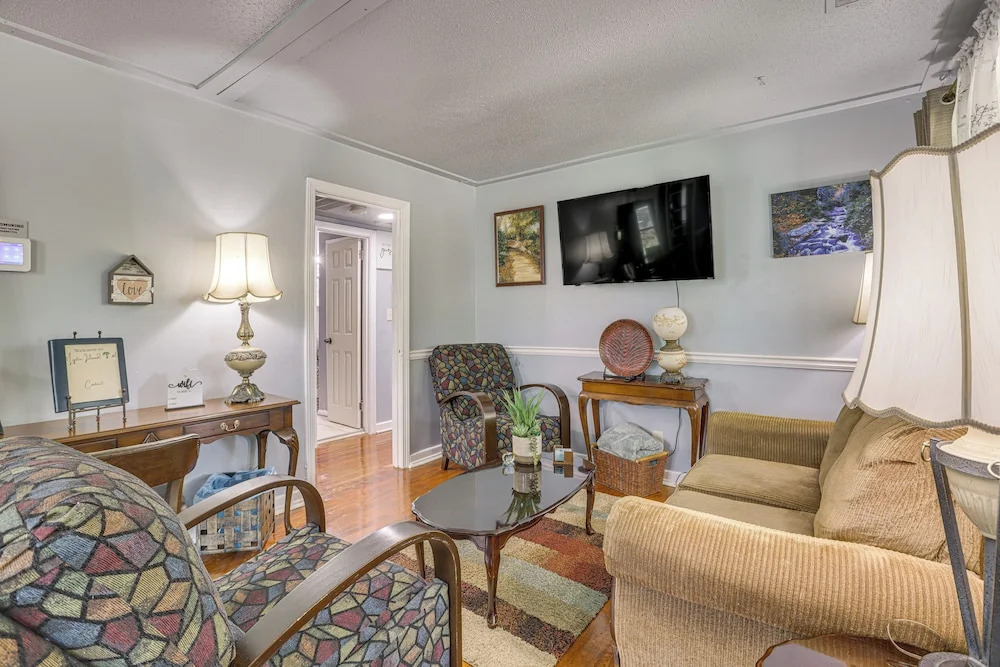3 Mi to Downtown: Family-Friendly Birmingham Home