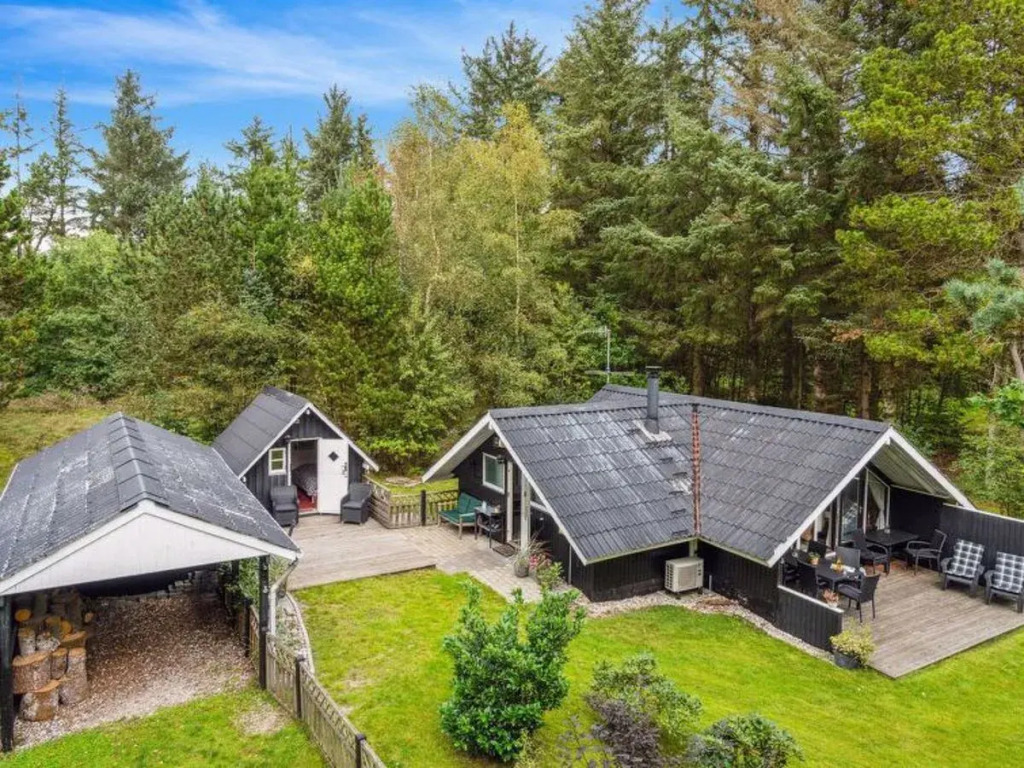 "Tjure" - 900m from the sea in NE Jutland