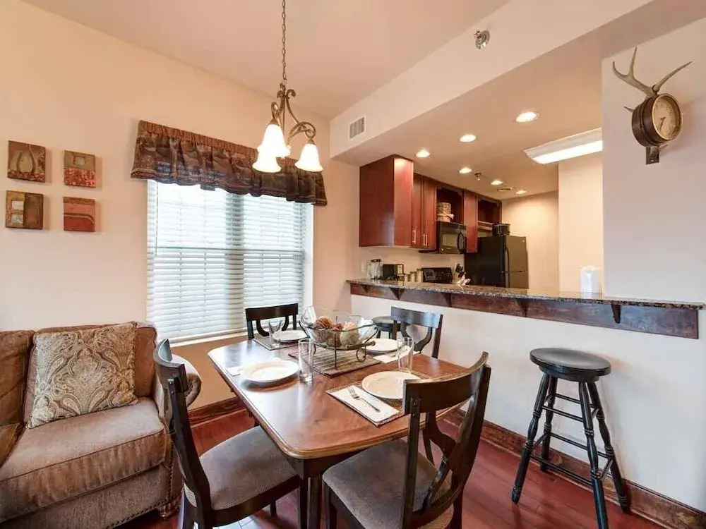 Pinnacle Condo 2 Bedroom Mountain View Home with Hot Tub