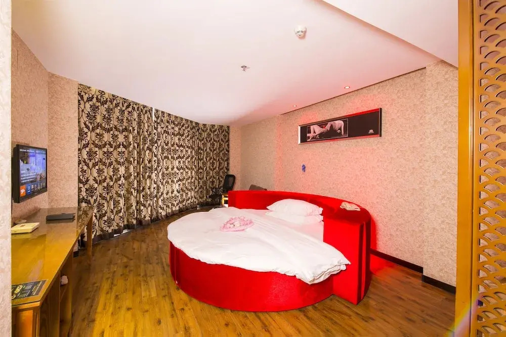 The Posh Hotel