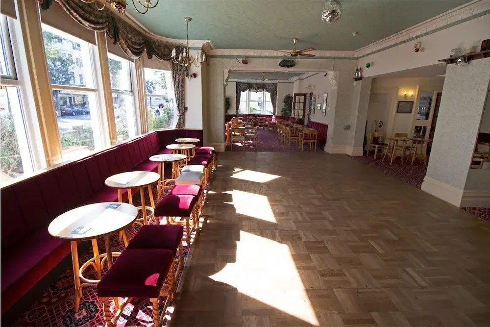 Evans Hotel