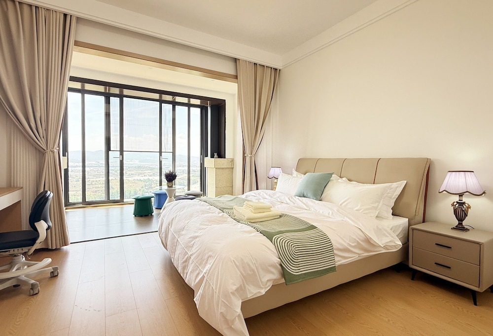 Lakefront 3BRM Holiday Villa in Kunming