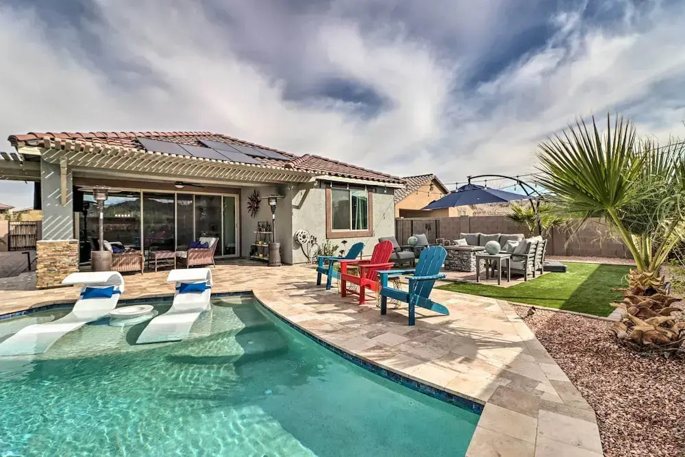 Heated Pool + Putting Green: Goodyear Retreat