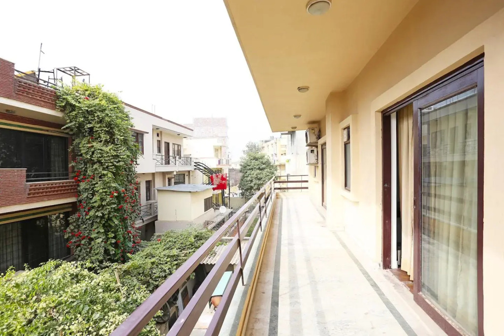 OYO 11656 Singh Suites