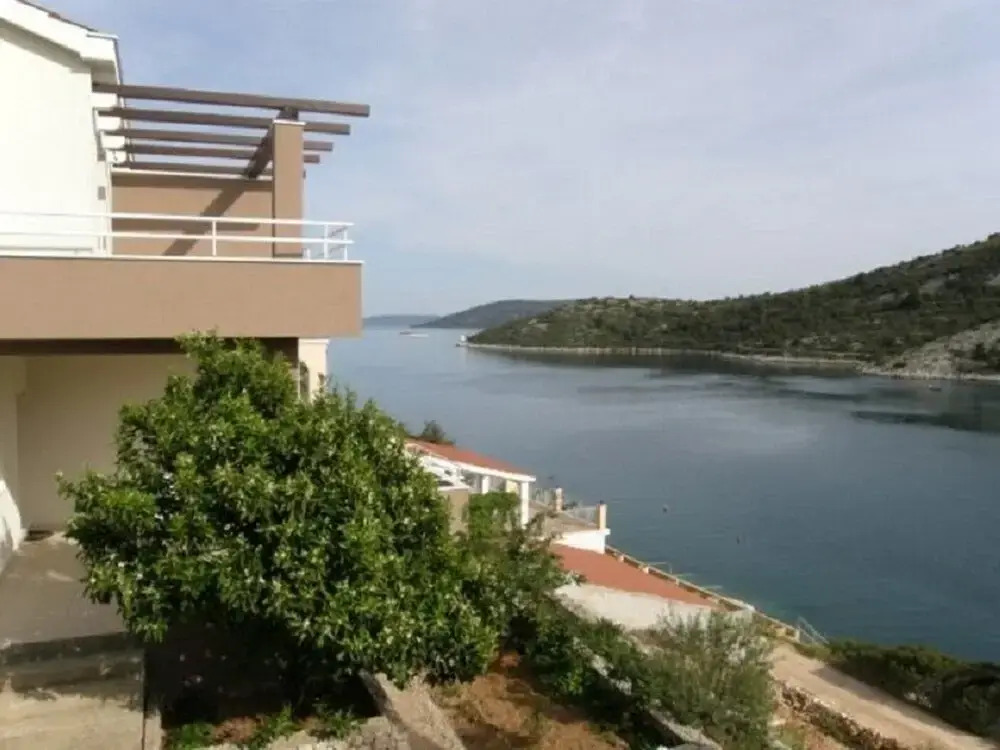 Ljubi - 20 m From Beach - A2 Crveni