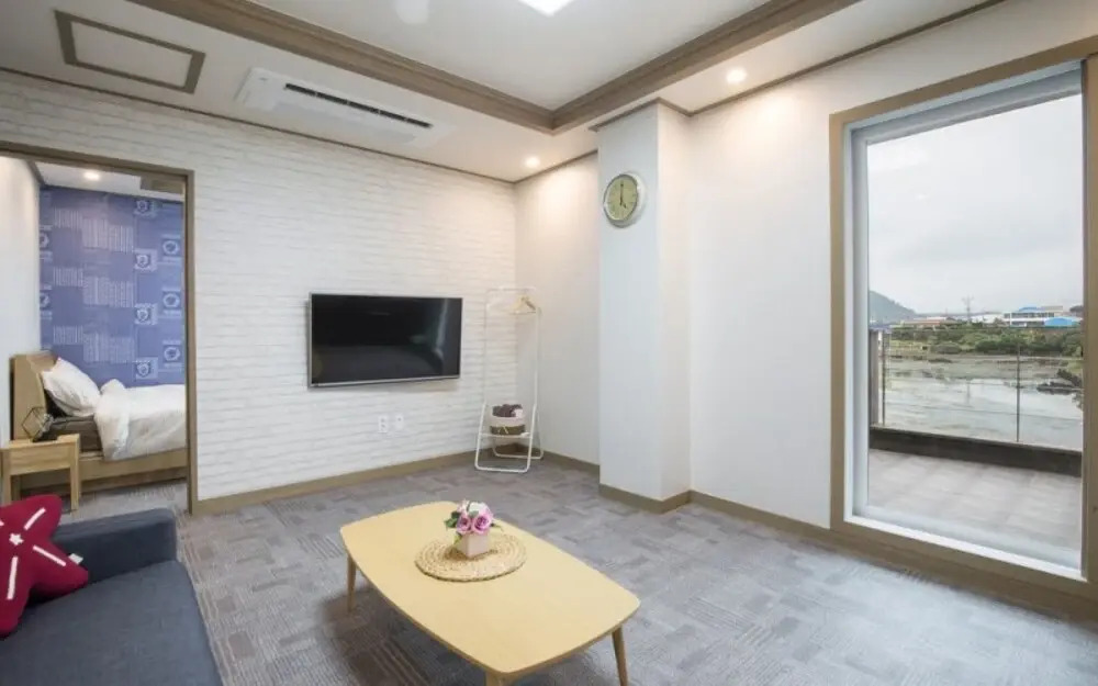 Jeju Flyjin House Pension