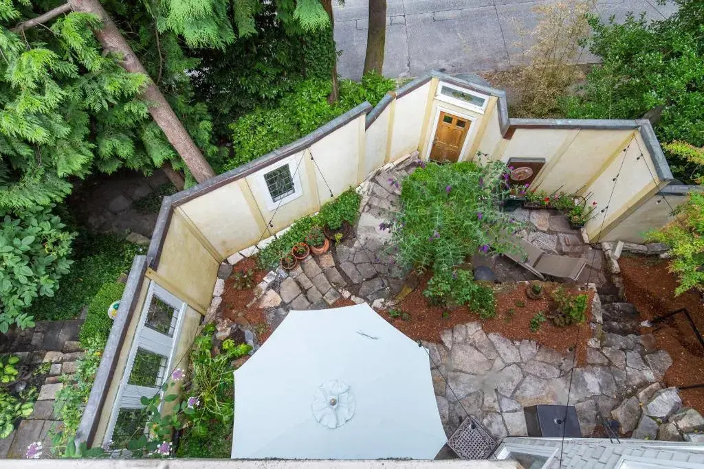 Madison Park Seattle with Outdoor Private Garden and Grill 1BR 1BA
