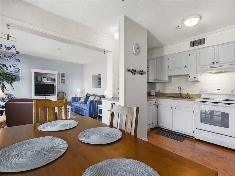 Beach & Tennis Admirals Row 226 - Two Bedroom Condo