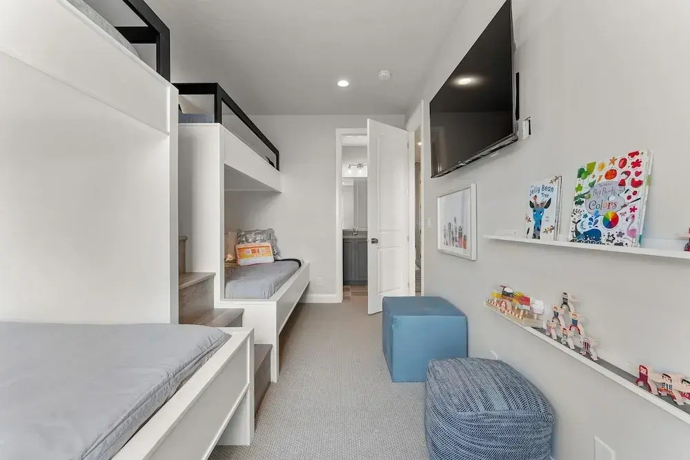 Your Happy House 5 Bedroom Townhouse