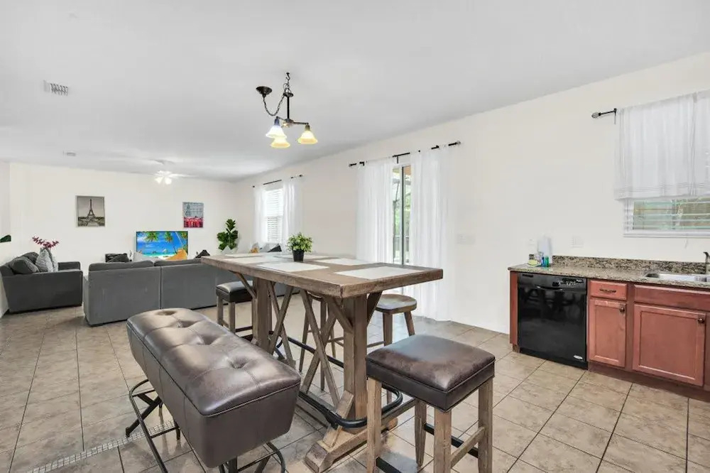 Crystal Cove Resort - Beautiful 4BR Vacation Home near Disney Parks in Florida -