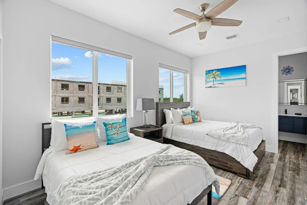 Luna Light Waterfront Pool Dock Views