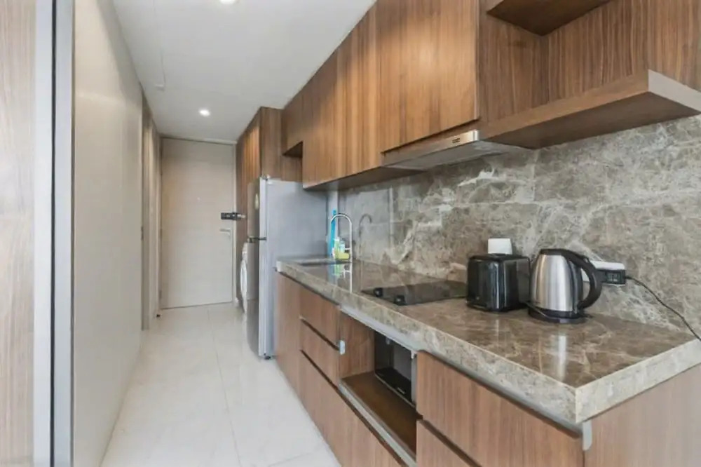 S39- 1 BR Downtown Bangkok Apt with Balcony and Pool