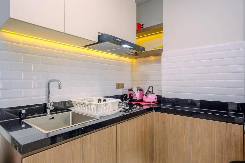 Comfortable 1Br With Extra Room At Transpark Cibubur Apartment