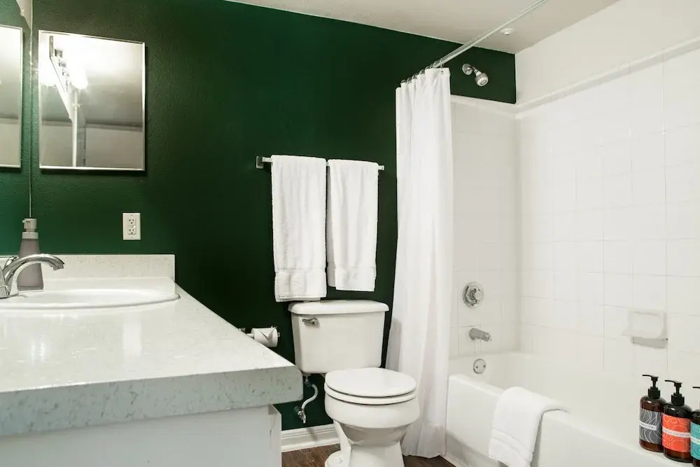 WanderJaunt - Oak Hill Apartment