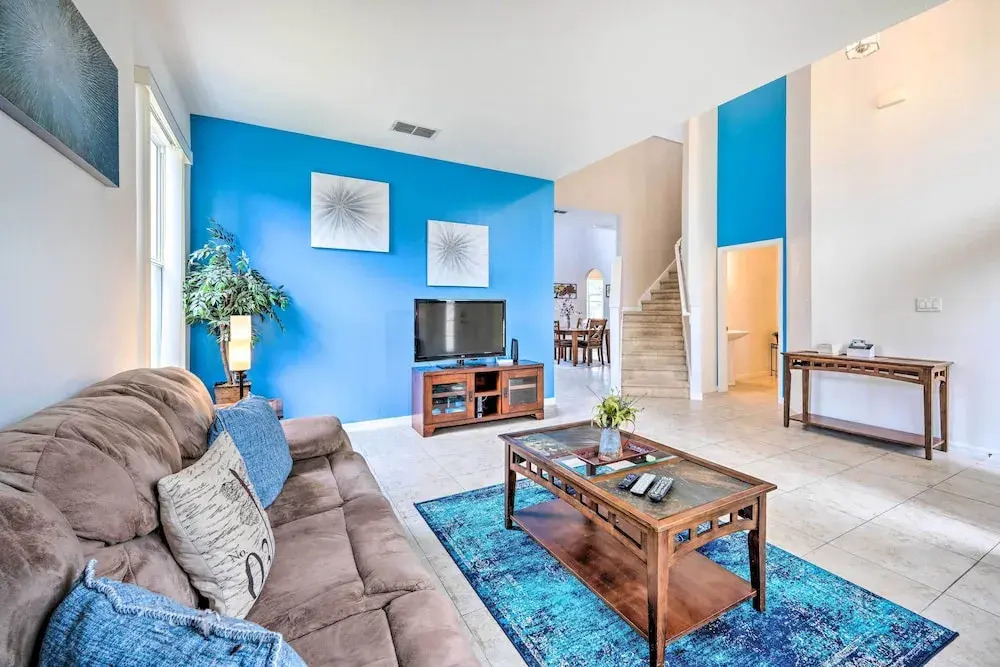 Dog-friendly Kissimmee Home w/ Lanai + Pool!