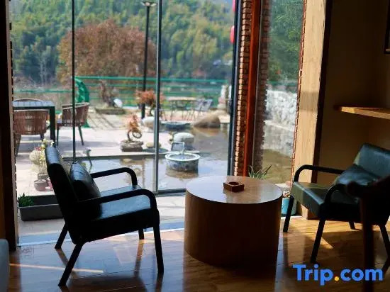 Jiuhuashan Yanqi Lake Bay Hotel