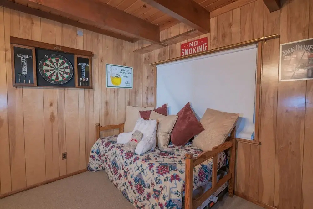 Big Wood Pines - Relaxing Home With A Large Fenced Yard For Your Furry Friends To Enjoy! 3 Bedroom Home