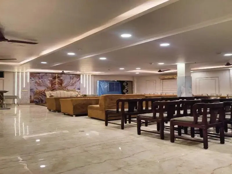Deepak Hotel