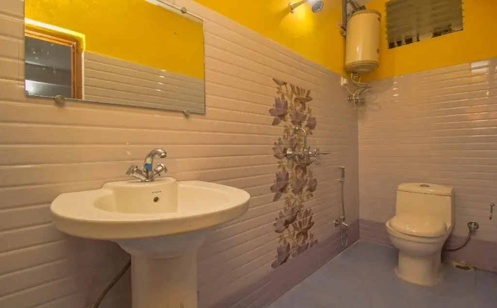 North Point Hotel by OYO Rooms