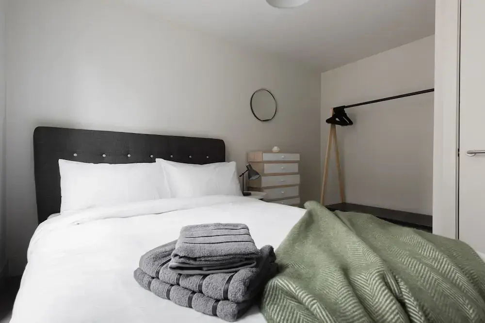 The Roof Gardens - Modern 3bdr Next to Sport Fields