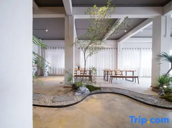 Jianju Zero Distance Li River Homestay (Guilin High-Speed Railway North Station Store)