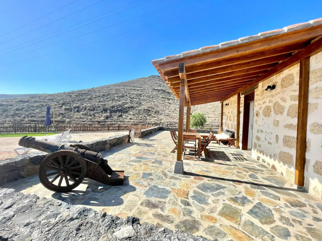 Rural house with private pool, BBQ and ocean view