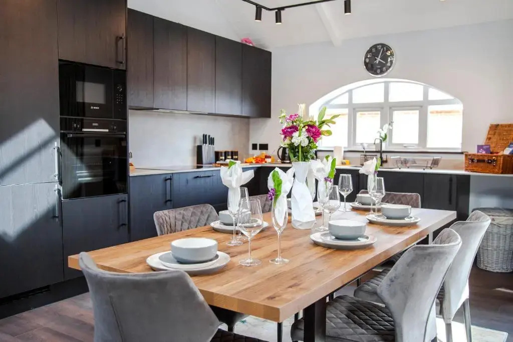 Stunning LUX Scandinavian style apt for 5 Parking