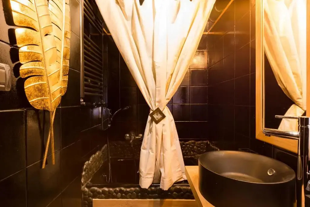 Pantheon Luxury Gold Apartment