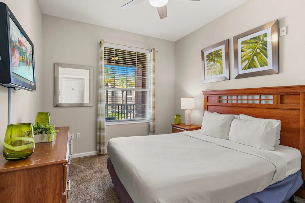 Spacious Condo Near Convention Ctr & I-Drive, Pool