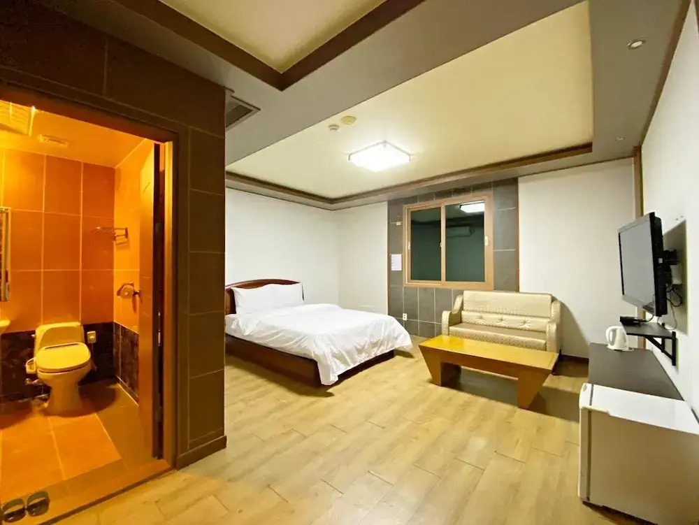 F-one Hotel