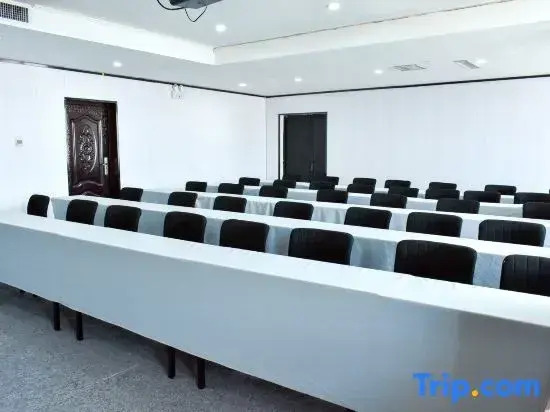 Huayi Select Hotel (Xihua Qinghua Road Branch)